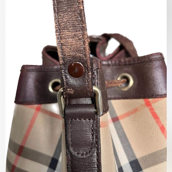 Burberry’s Authentic & Vtg Novacheck fabric Drawstring Bucket bag Leather lined - Picture 9 of 16